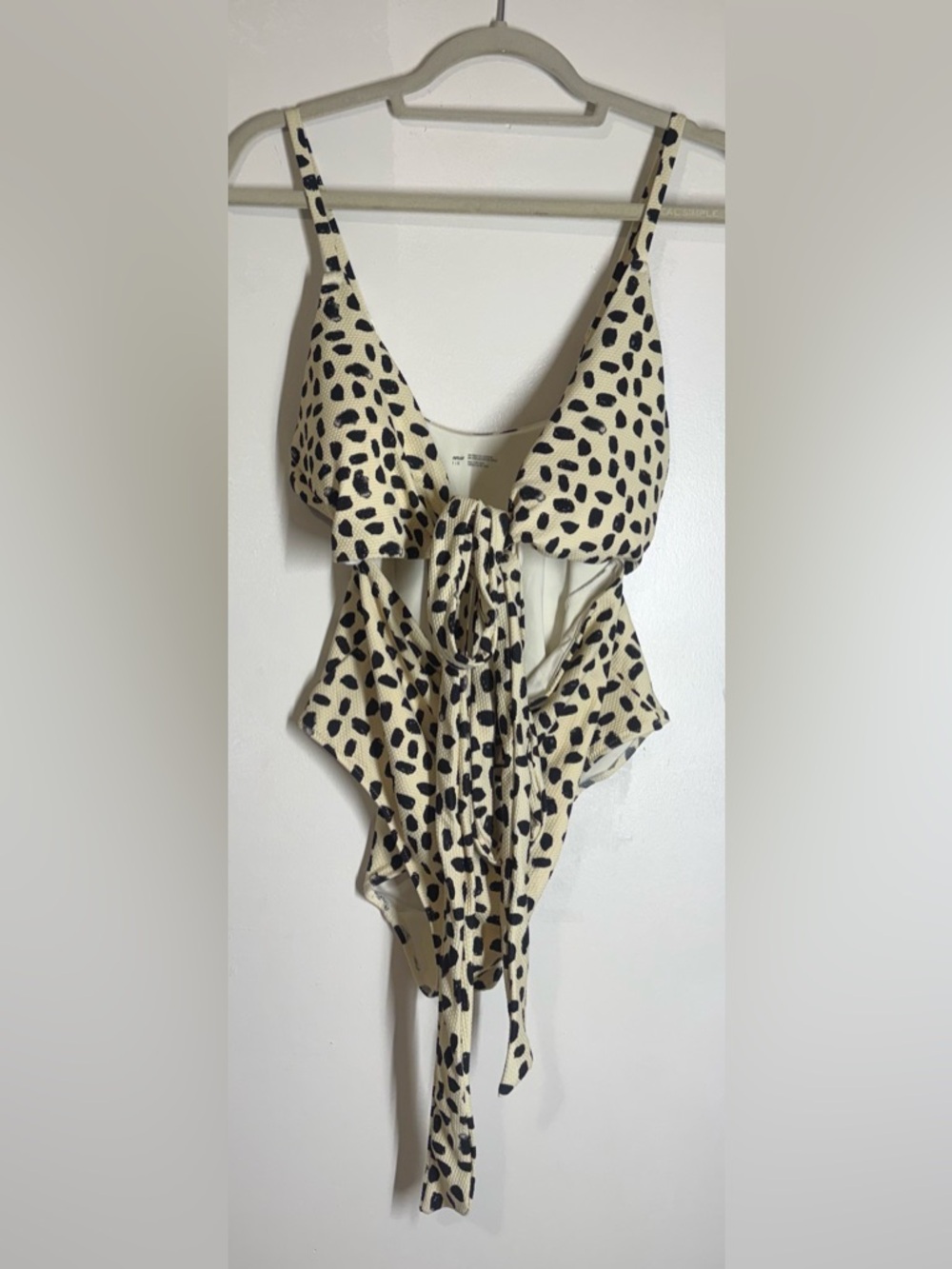 Aerie One Piece Full Coverage Padded Wrap Swimsuit - Picture 3 of 7